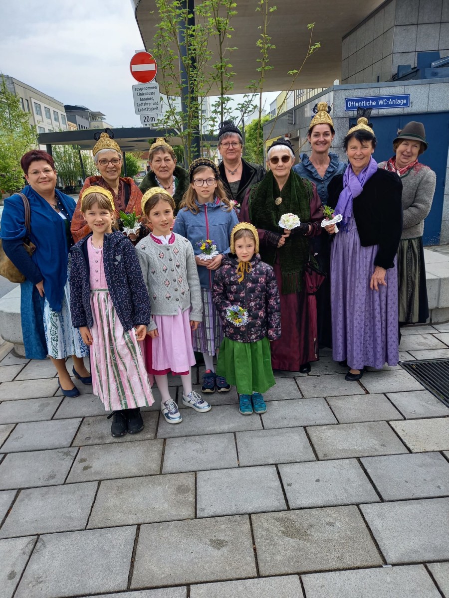 Maibaumaufstellen der Marktgemeinde Sattledt in Wels